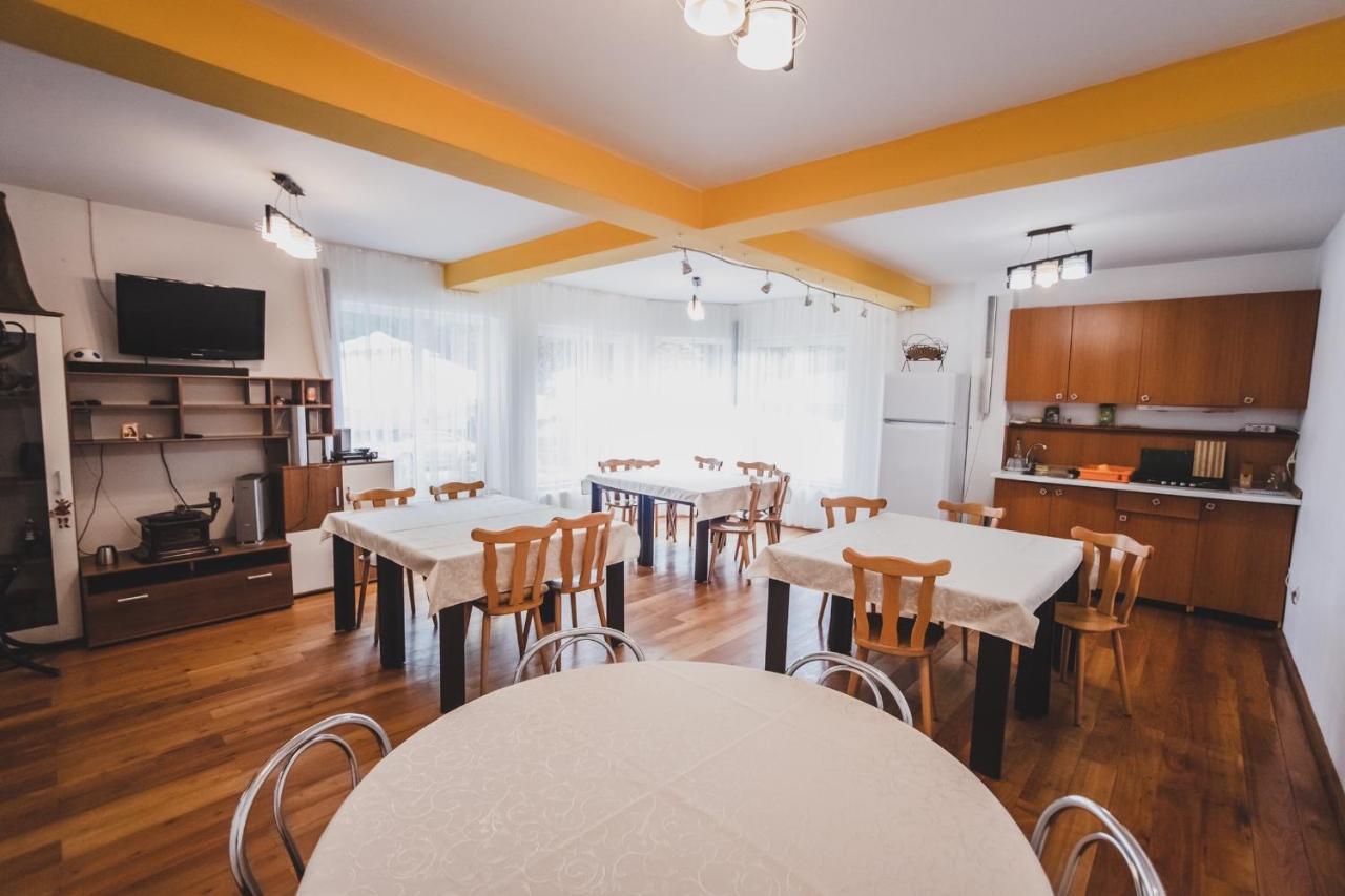 La Padure Pensiune-Restaurant Novaci-Străini Exteriér fotografie