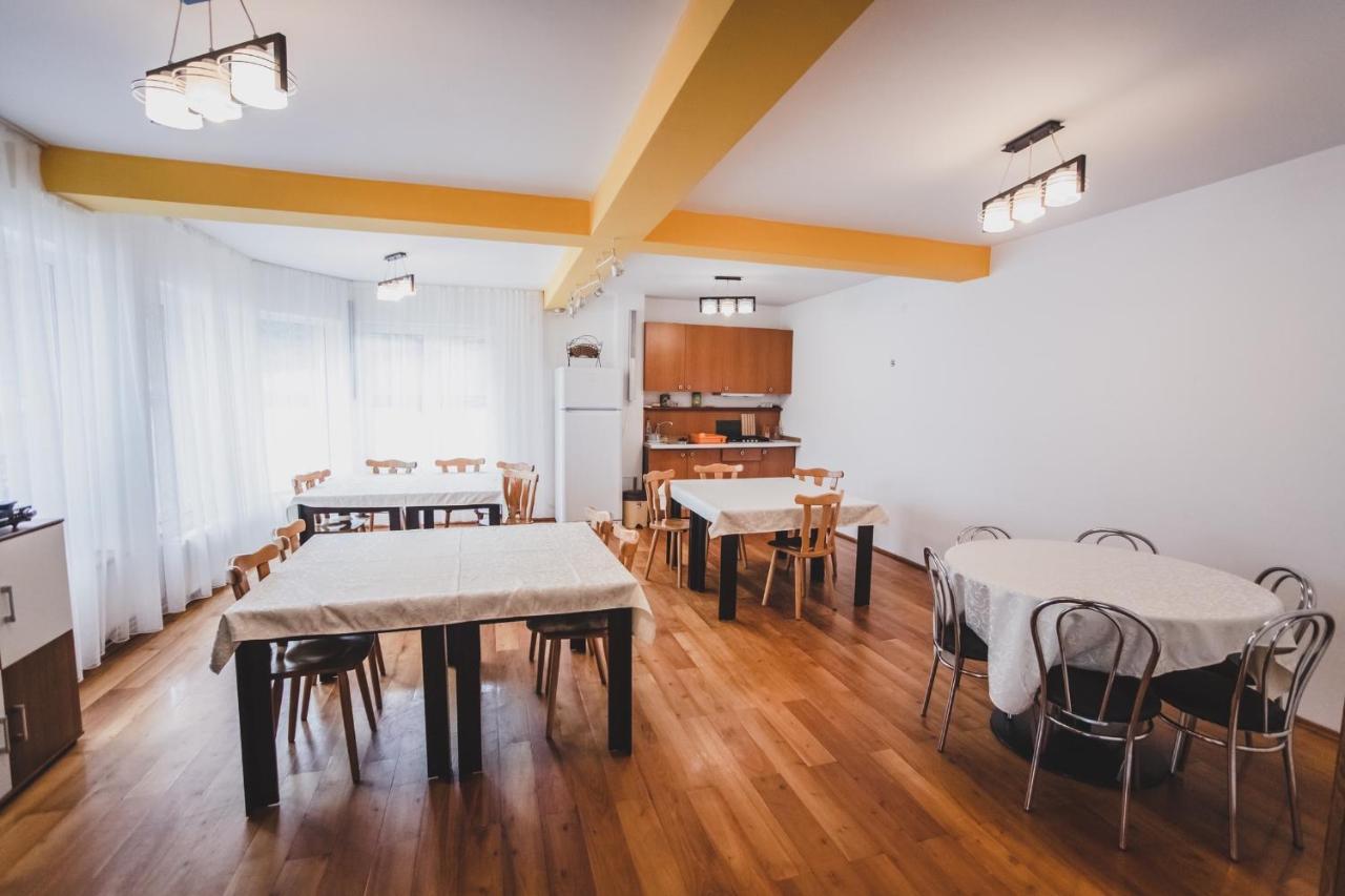 La Padure Pensiune-Restaurant Novaci-Străini Exteriér fotografie