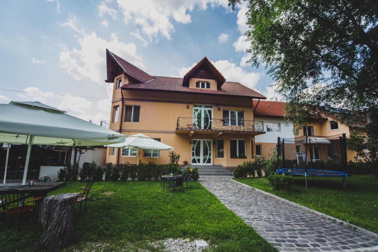 La Padure Pensiune-Restaurant Novaci-Străini Exteriér fotografie